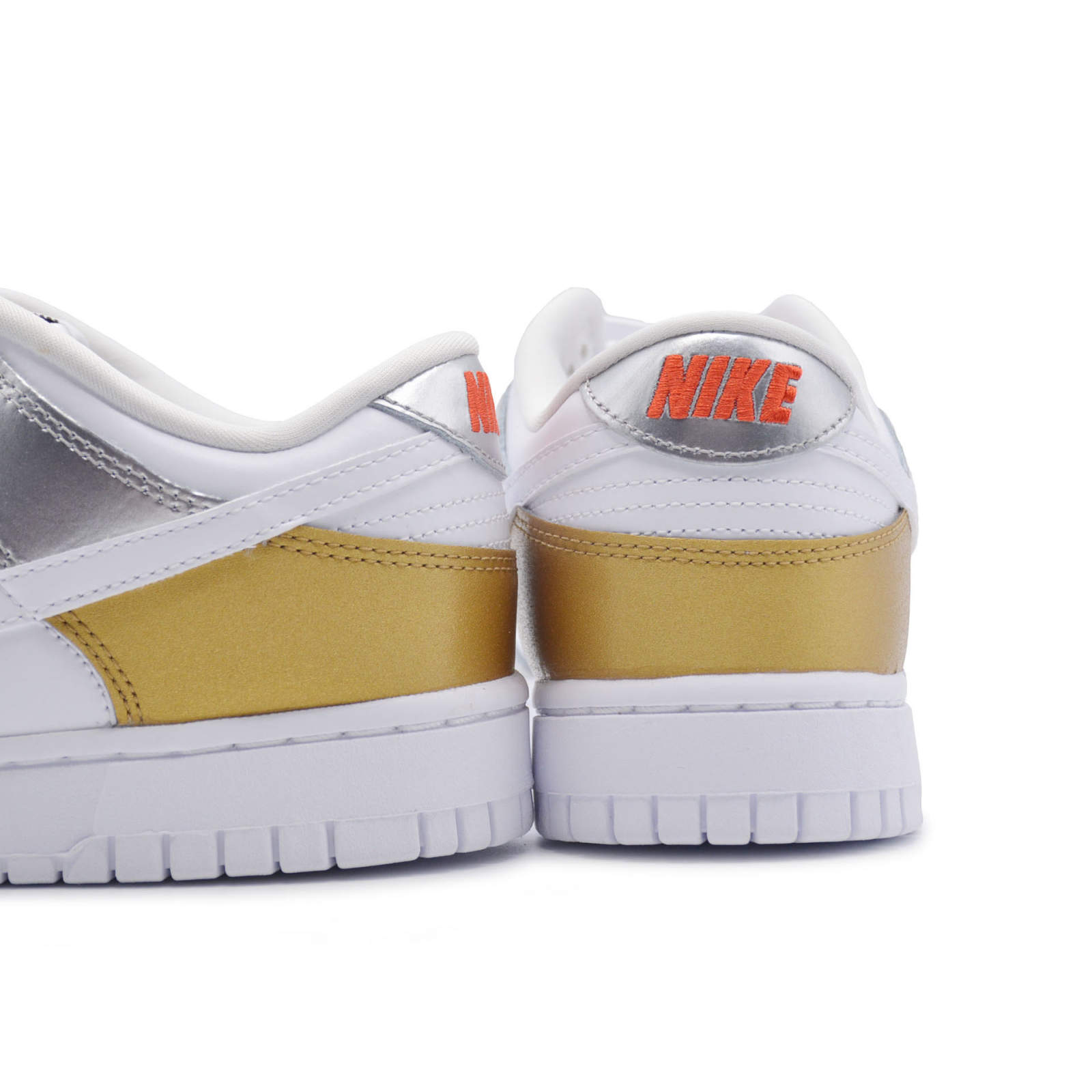 nike wmns dunk low "gold silver"