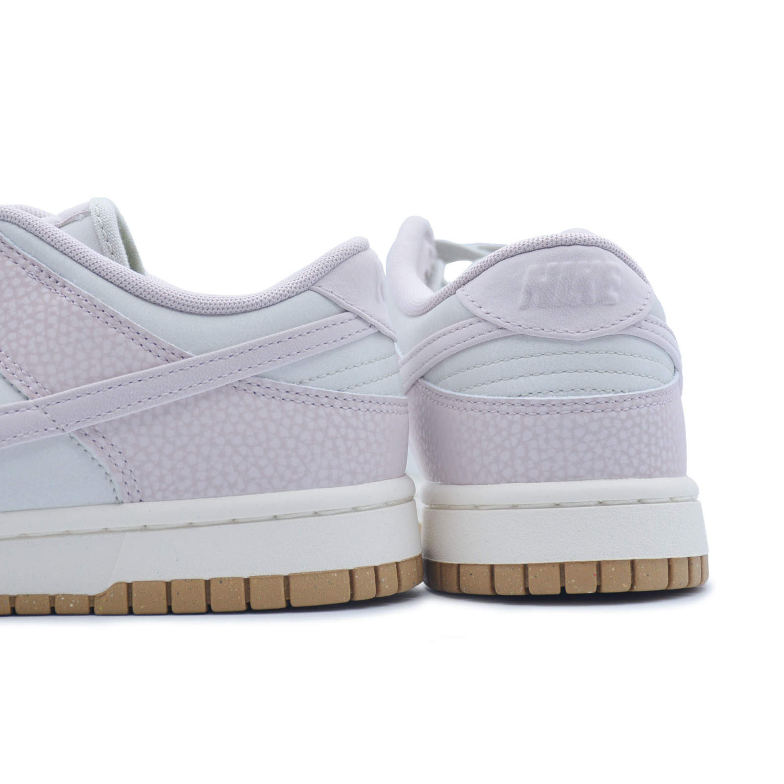 wmns dunk low prm nn "platinum violet"