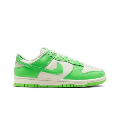 wmns dunk low "green strike"